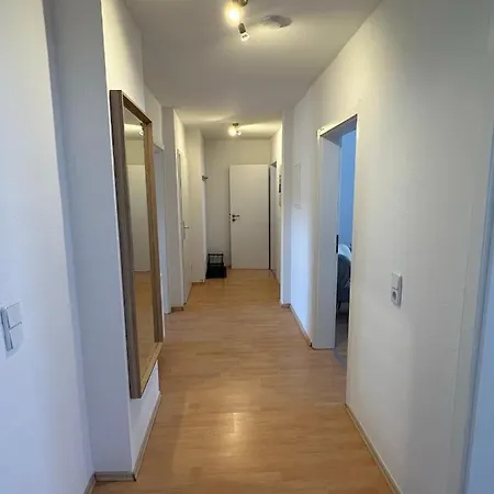 Grosse Fuer Gruppen Und Familien Bis 8 Personen Mit Balkon Erfurt