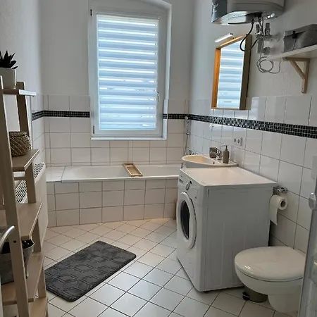 Grosse Fuer Gruppen Und Familien Bis 8 Personen Mit Balkon