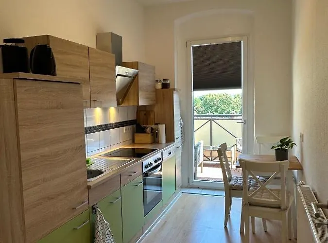 Grosse Fuer Gruppen Und Familien Bis 8 Personen Mit Balkon Apartman