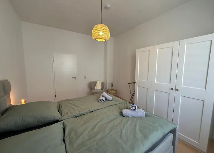 Grosse Fuer Gruppen Und Familien Bis 8 Personen Mit Balkon * Erfurt