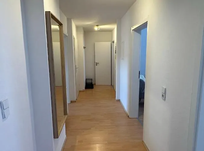 Grosse Fuer Gruppen Und Familien Bis 8 Personen Mit Balkon Erfurt